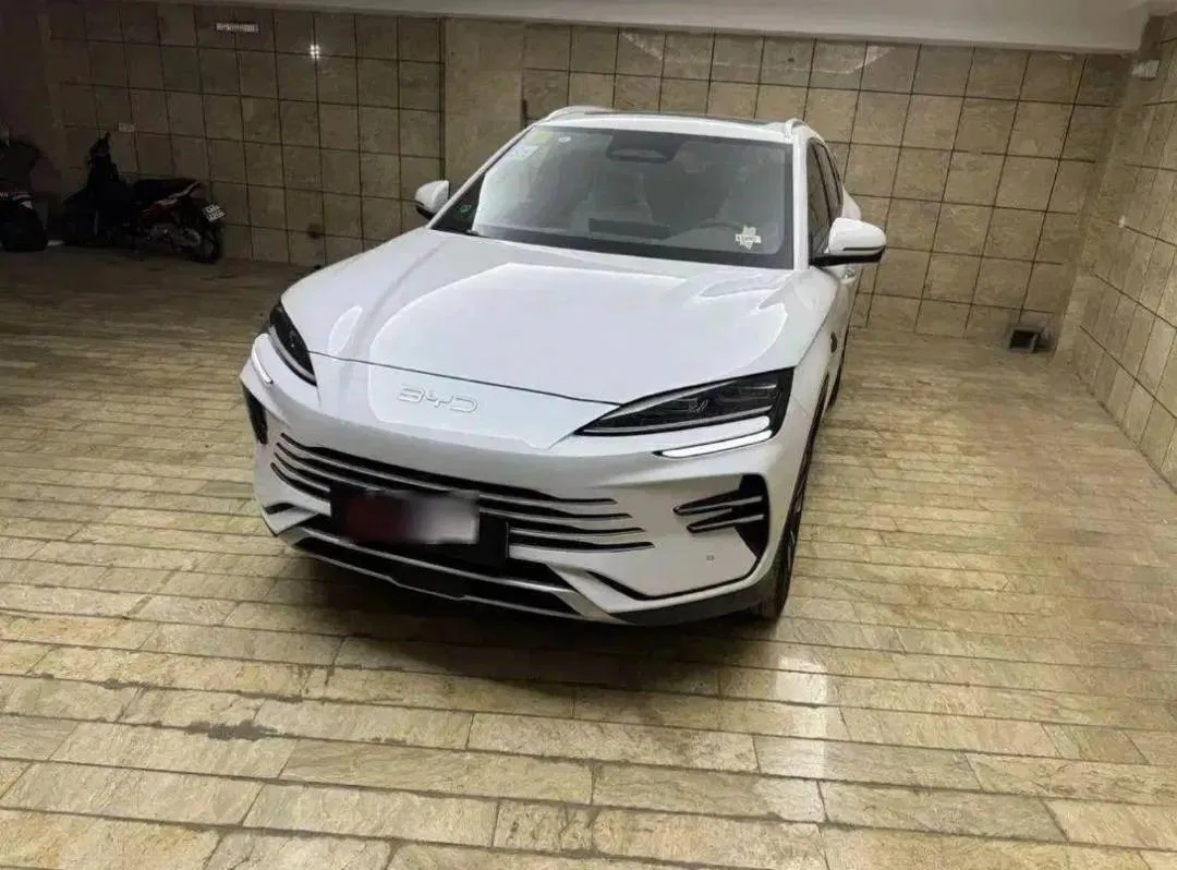 Byd سانگ پلاس با چشم خدا